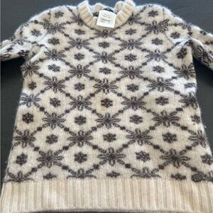 Chanel Sweater unisex for kids size 8-9 kids great condition 100% Cashmere